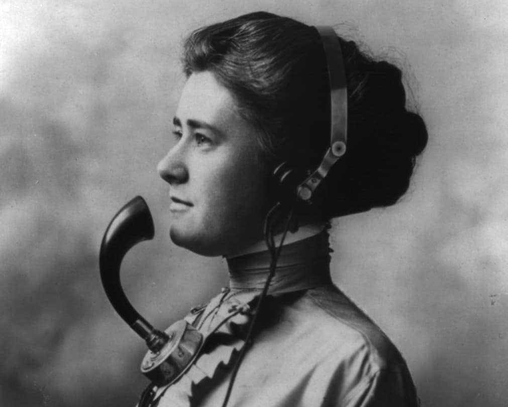 Operadora telefónica, hacia 1911